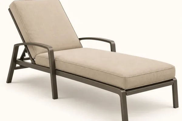 Illustration of Patio Lounge Chair for MoverCalcs moving estimate inventory.
