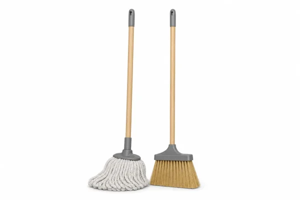 Illustration of Mop and Broom Set for MoverCalcs moving estimate inventory.